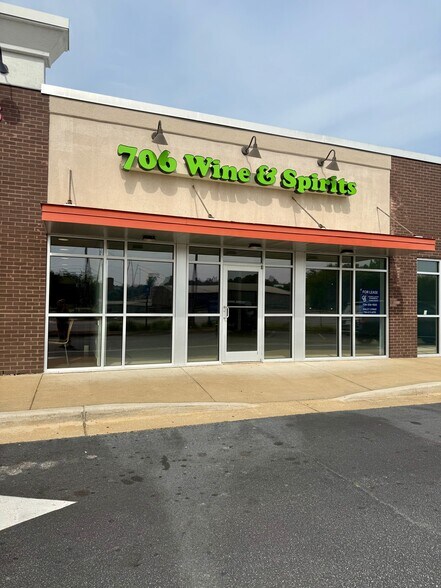 More Photos Of 1523 Veterans Pky, Columbus Unknown For Lease