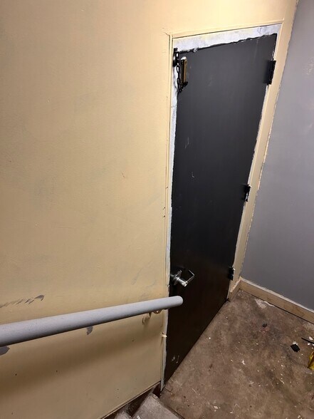 More Photos Of 24525 Jericho Tpke, Bellerose Flex For Lease