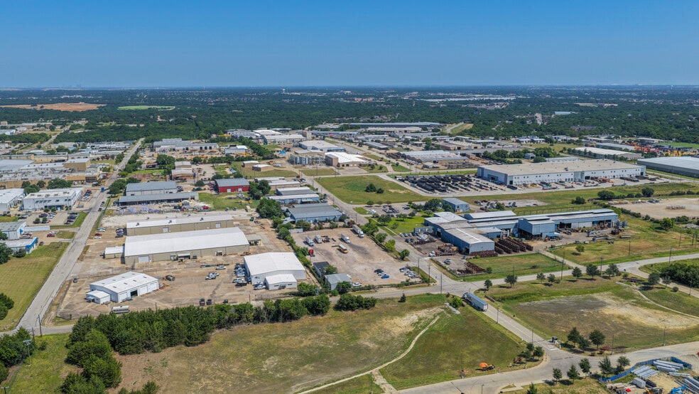 More Photos Of 950 Trinity Dr, Mansfield Flex For Lease