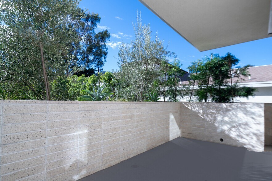 More Photos Of 1511 N Fairfax Ave, Los Angeles Apartments For Lease