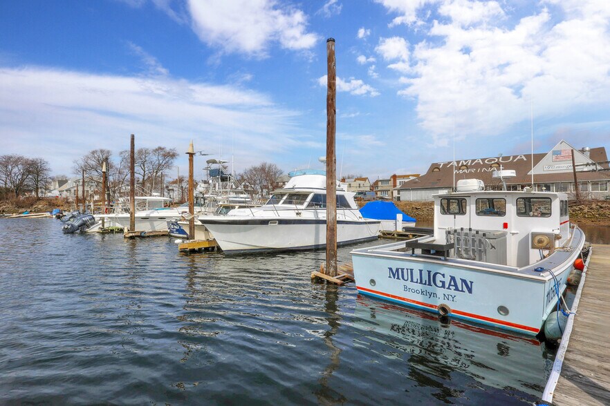 More Photos Of 82-84 Ebony Ct, Brooklyn Marina For Sale
