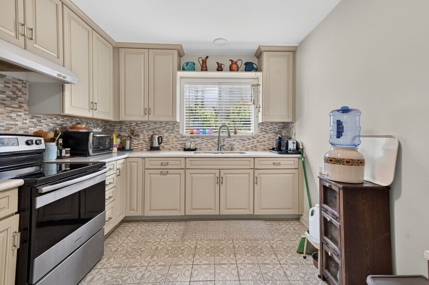 More Photos Of 1459 Stanley Ave, Glendale Apartments For Sale