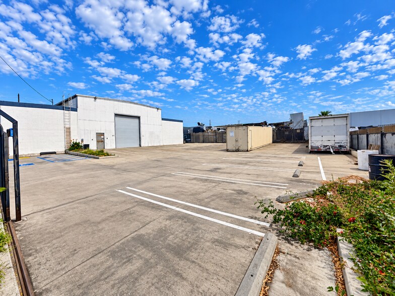 More Photos Of 7805 Paramount Blvd, Pico Rivera Distribution For Lease
