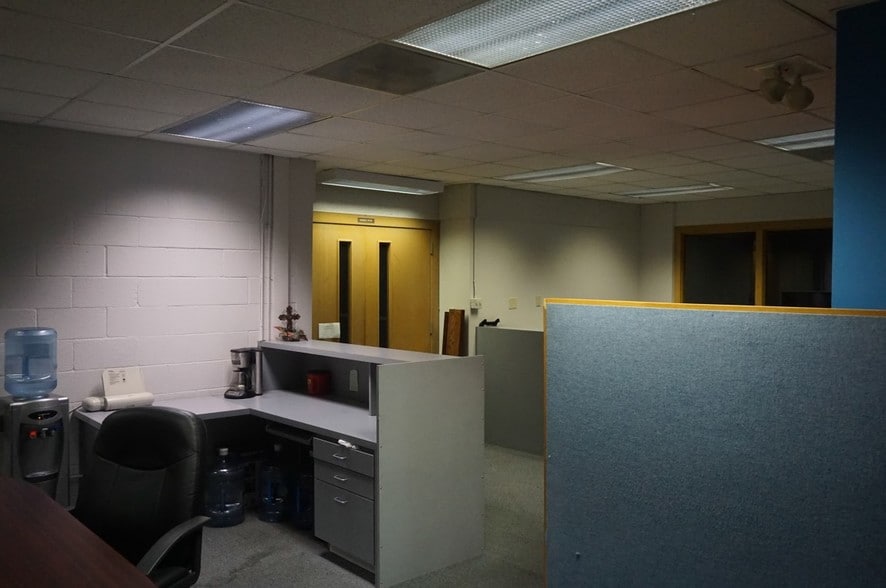More Photos Of 819-901 N O'Connor Rd, Irving Office For Sale