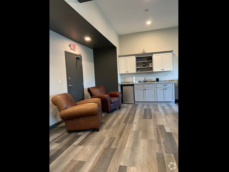 More Photos Of 65 Mechanic St, Red Bank Medical For Lease