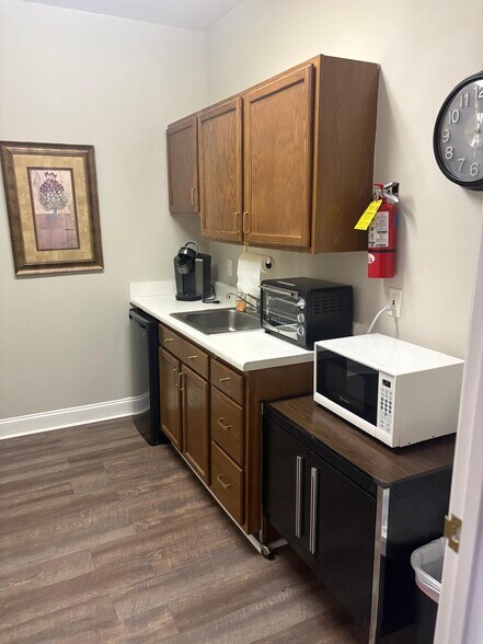 More Photos Of 107 Colony Park Dr, Cumming Office For Lease