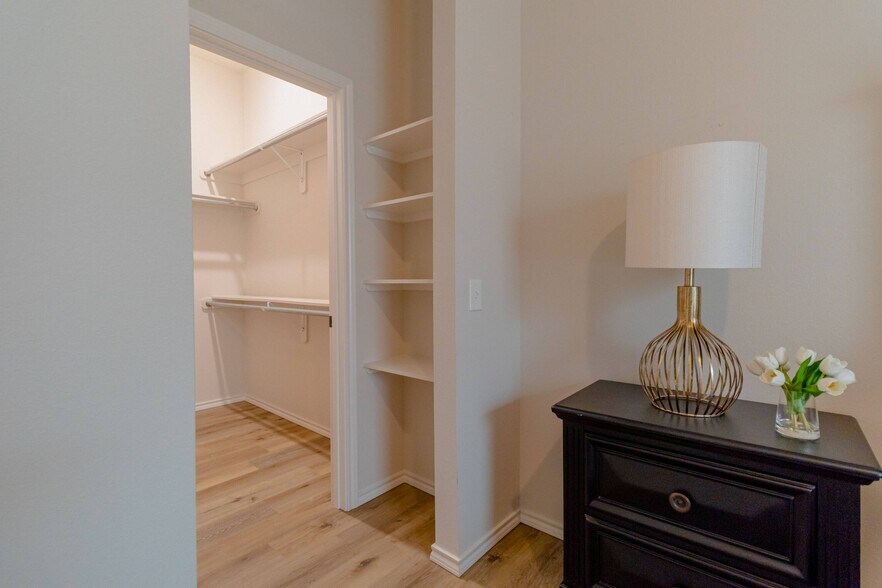 More Photos Of 20048 County Road 4118 Rd, Lindale Apartments For Sale