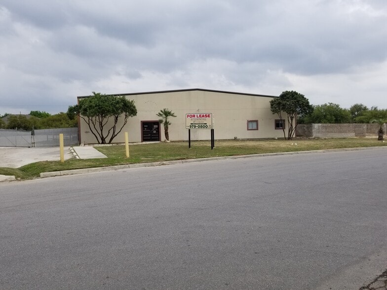 Primary Photo Of 13402 Western Oak Dr, Helotes Warehouse For Lease