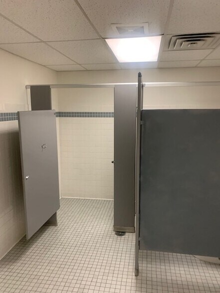 More Photos Of 411 W Lake Lansing Rd, East Lansing Unknown For Lease