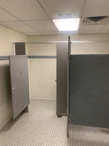 More Photos Of 411 W Lake Lansing Rd, East Lansing Unknown For Lease