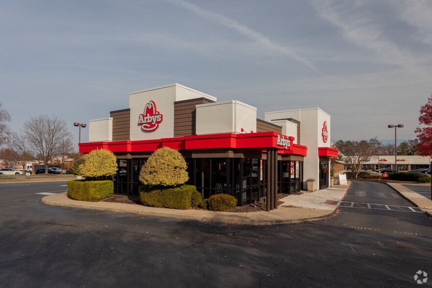 More Photos Of 9004-9068 W Broad St, Richmond Unknown For Lease