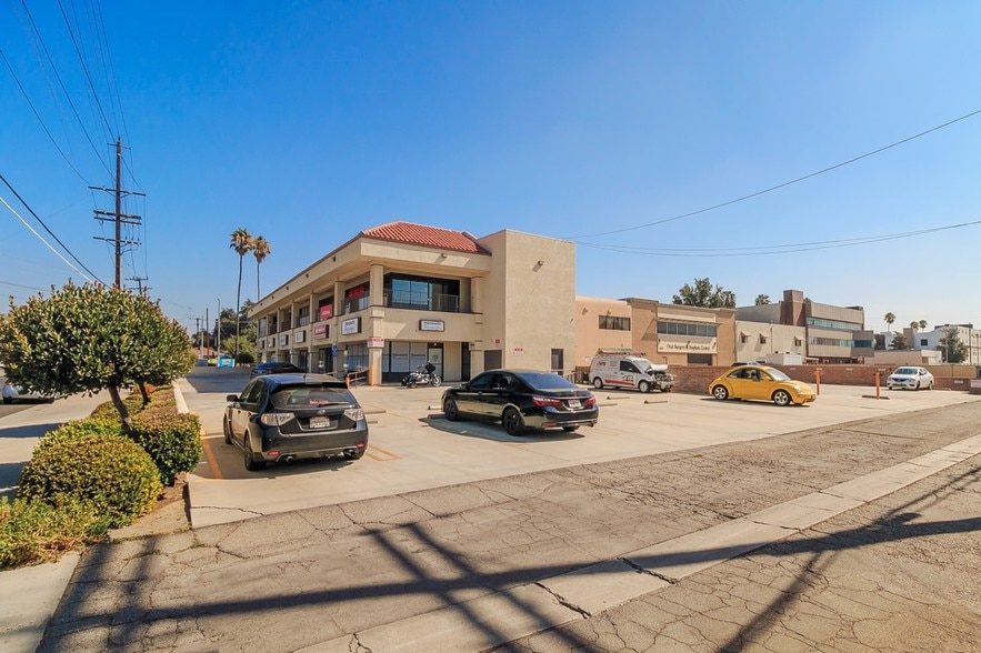More Photos Of 22156 Sherman Way, Canoga Park Medical For Lease
