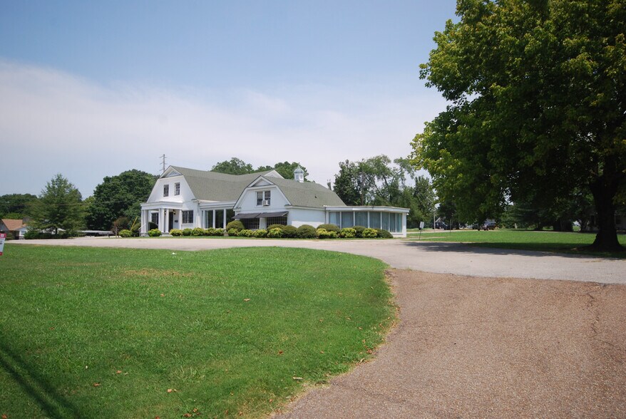 More Photos Of 1651 Hollywood Dr, Jackson Office For Sale