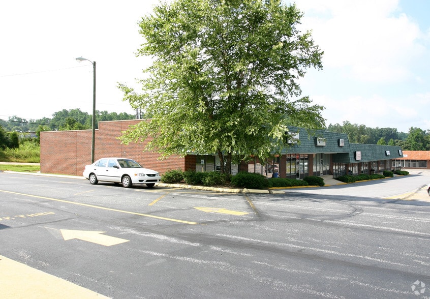 More Photos Of 825 Conover Blvd W, Conover General Retail For Lease