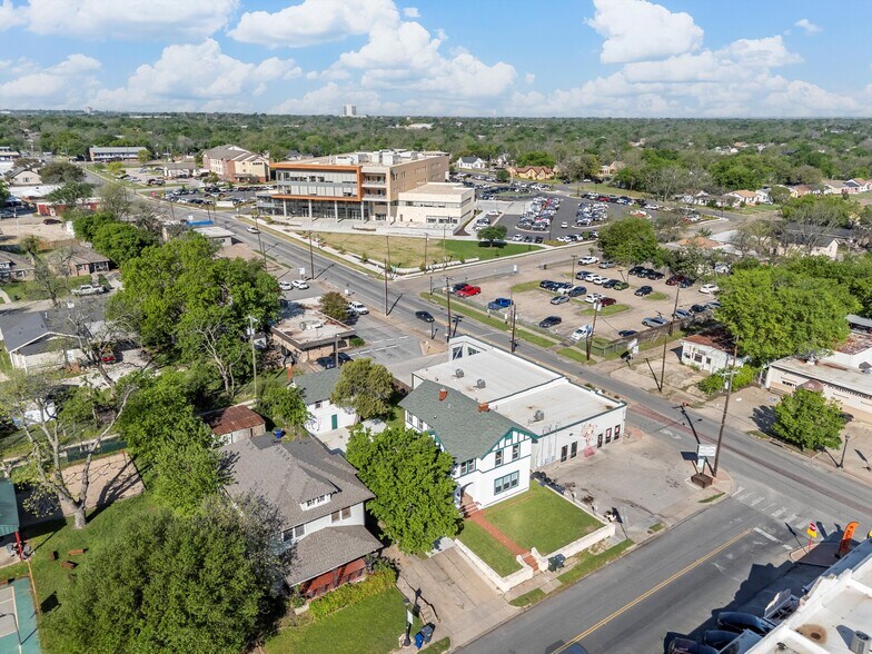 More Photos Of 1314 N 15th St, Waco General Retail For Sale