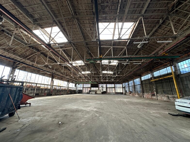 More Photos Of 2635-2717 Peralta St, Oakland Warehouse For Lease