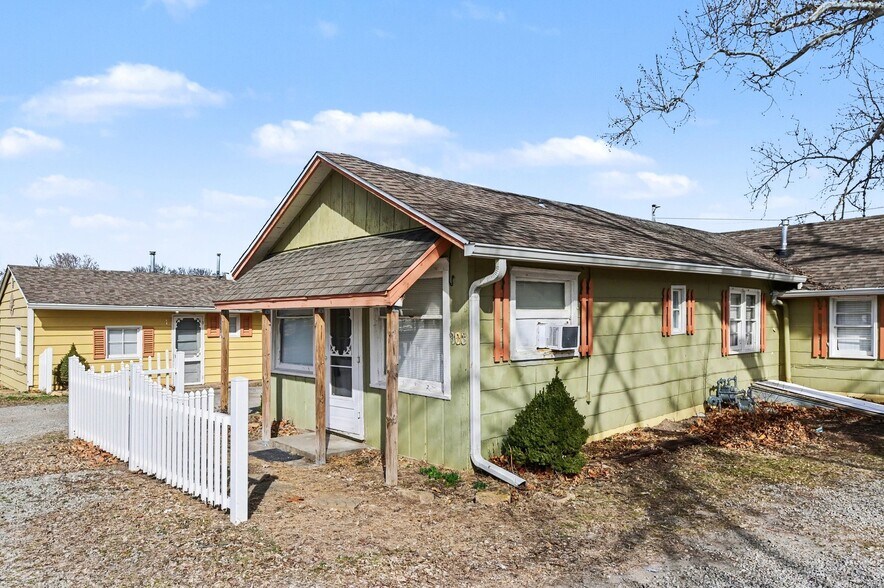 More Photos Of 308 Chestnut St, Silver Lake Apartments For Sale