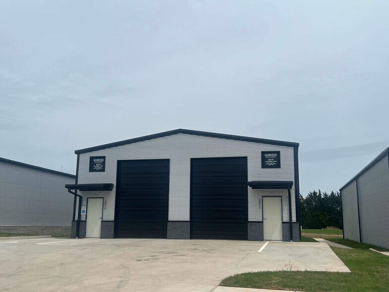More Photos Of 3003-3005 N Park Dr, Stillwater Industrial For Sale