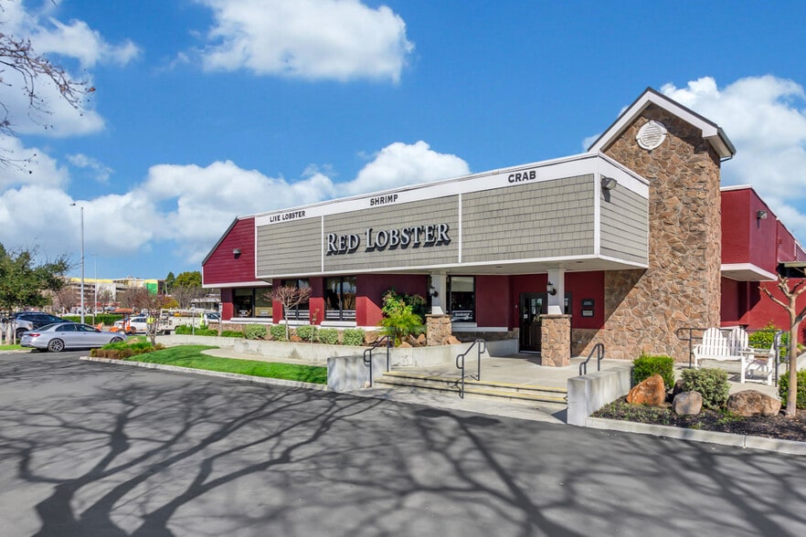 Primary Photo Of 39401 Fremont Blvd, Fremont Restaurant For Lease