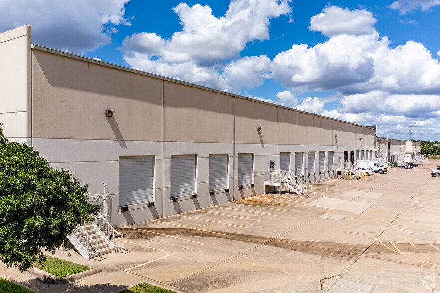 More Photos Of 14000 Summit Dr, Austin Light Manufacturing For Lease