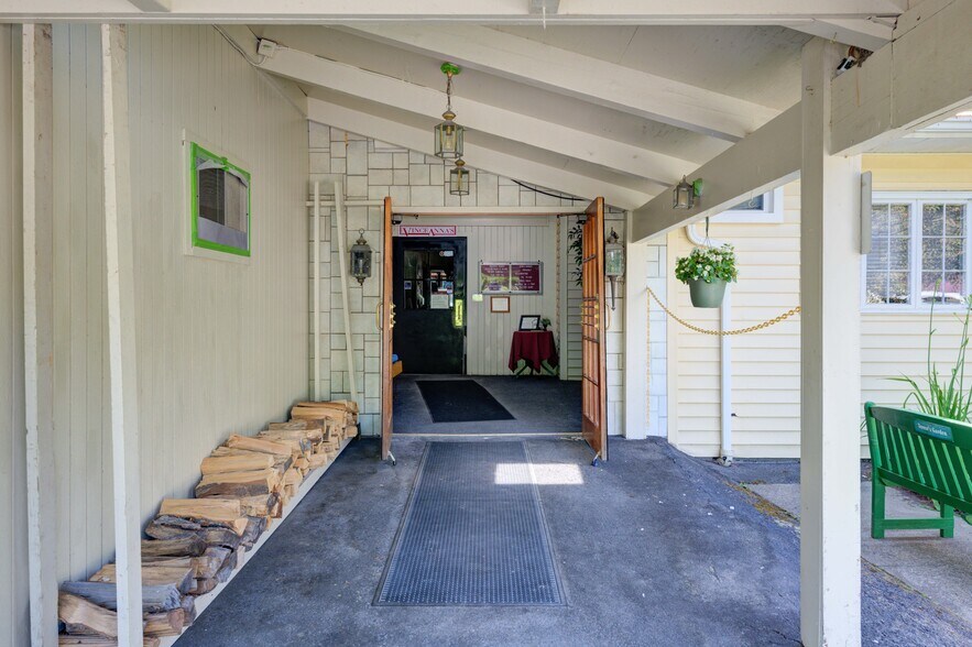 More Photos Of 160 Creamery Rd, Greenville Restaurant For Sale