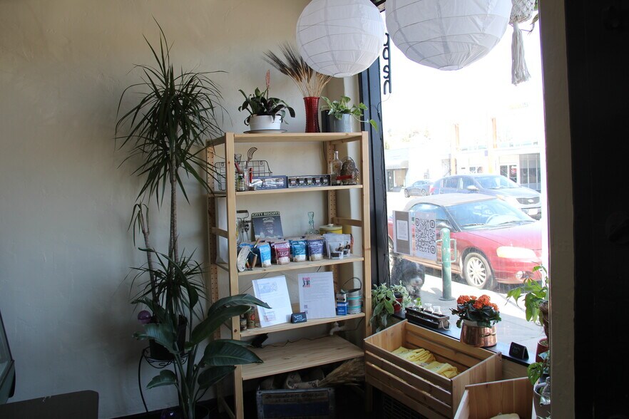More Photos Of 2016-2020 E Main St, Ventura Storefront Retail Office For Sale