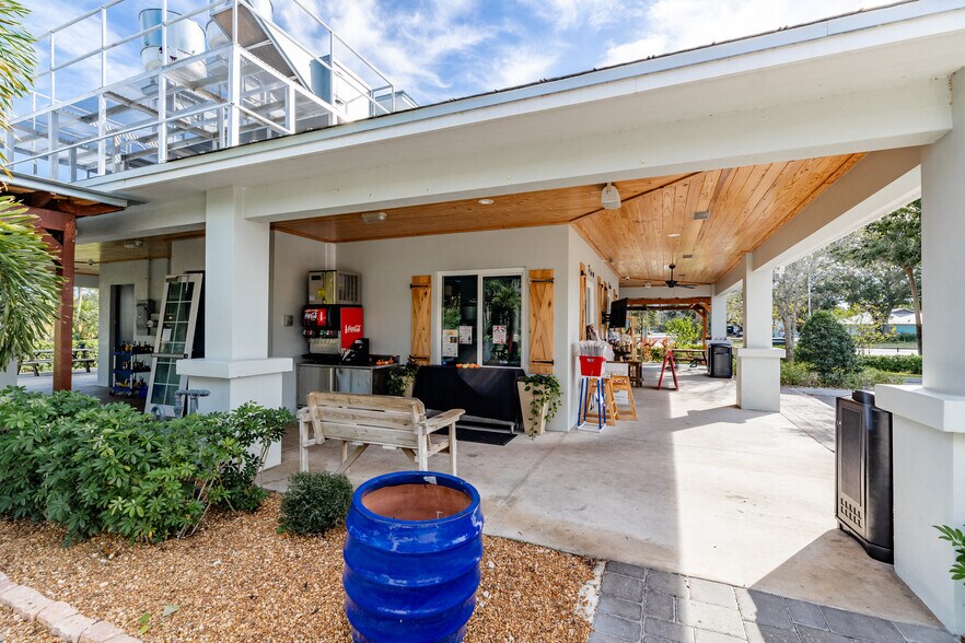 More Photos Of 3700 9th St SW, Vero Beach Restaurant For Sale