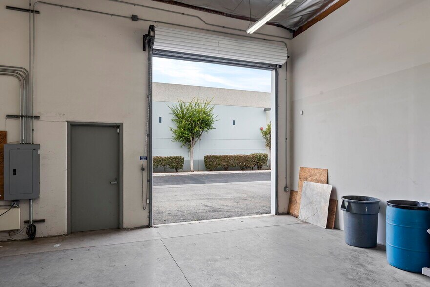 More Photos Of 2101 S Rose Ave, Oxnard Warehouse For Sale