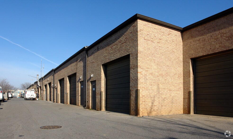 More Photos Of 7822-7860 Beechcraft Ave, Gaithersburg Light Manufacturing For Lease