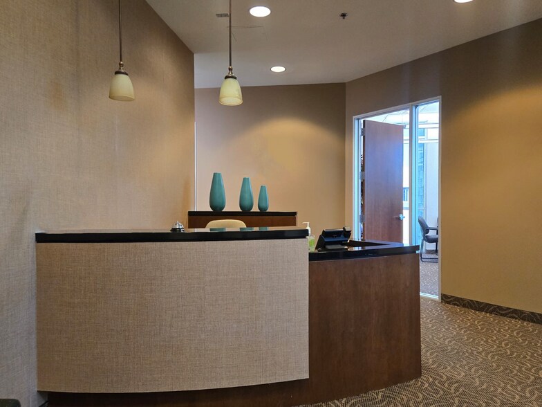 More Photos Of 13847 N Northsight Blvd, Scottsdale Office For Lease