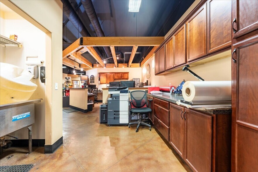 More Photos Of 1502 Minnie St, Fairbanks Industrial For Sale
