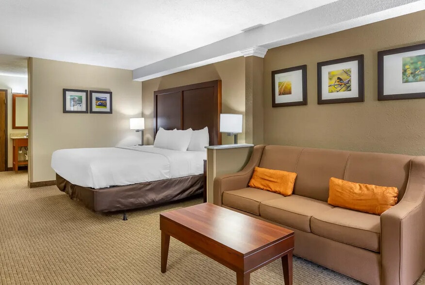 More Photos Of 100 Tower Dr, Danville Hotel For Sale