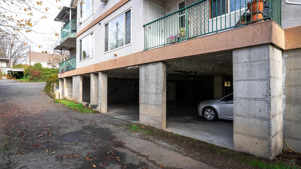 More Photos Of 260 Craig St, Nanaimo Apartments For Sale
