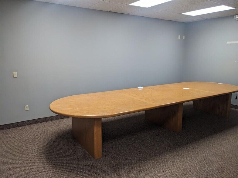 More Photos Of 12 Main St S, Minot Loft Creative Space For Lease