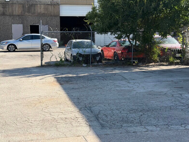 More Photos Of 4749 E Ben White Blvd, Austin Distribution For Lease