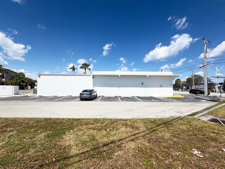 More Photos Of 959 S Federal Hwy, Deerfield Beach Freestanding For Lease