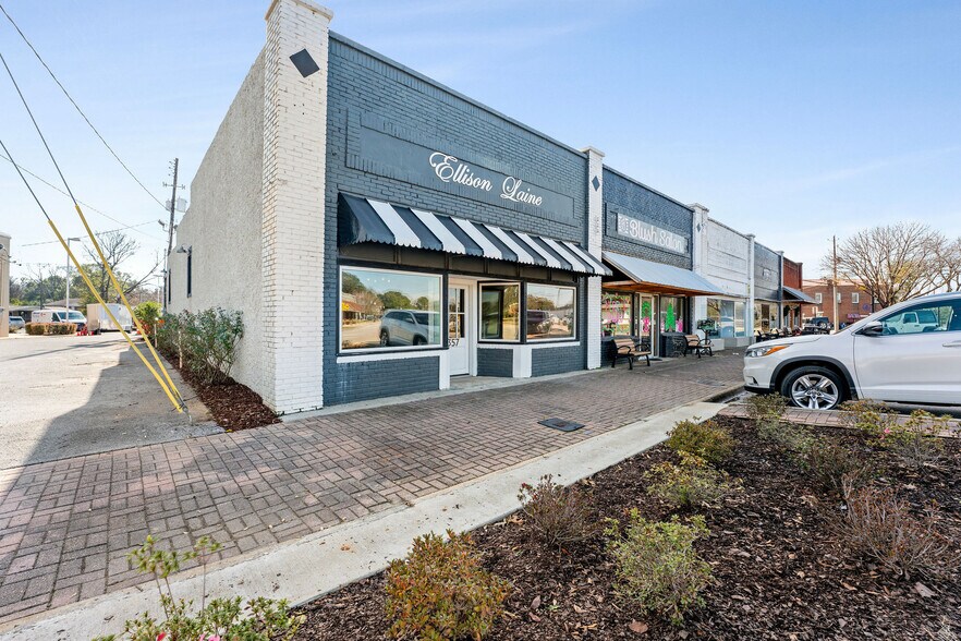 Primary Photo Of 357 Market Street st, Moundville General Retail For Sale