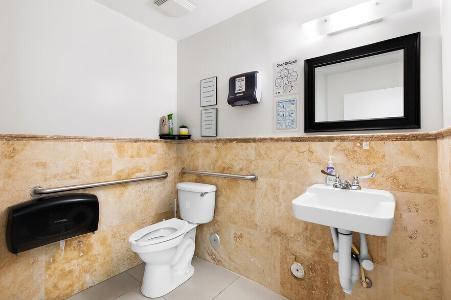 More Photos Of 1100 W Oakland Park Blvd, Wilton Manors Industrial For Lease