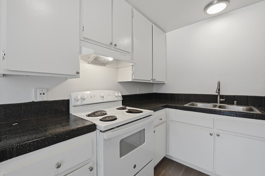 More Photos Of 444 Graves Ave, El Cajon Apartments For Sale