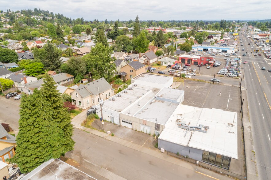 More Photos Of 1133 SE 82nd Ave, Portland Auto Repair For Sale