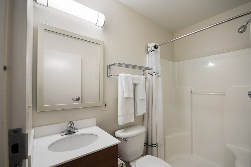 More Photos Of 25104 Pacific Hwy S, Kent Hospitality For Sale