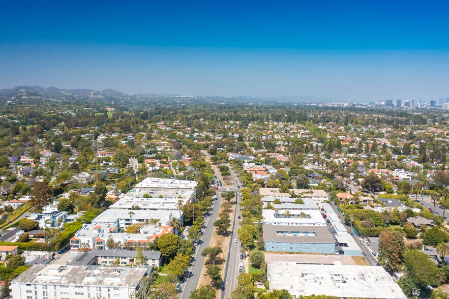 More Photos Of 537 San Vicente Blvd, Santa Monica Apartments For Sale