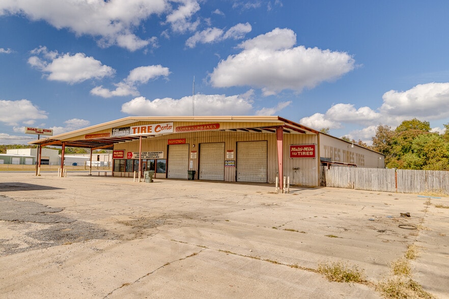 More Photos Of 1137 US-80 Hwy, Monroe Distribution For Sale