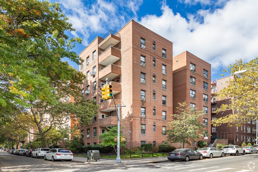 Primary Photo Of 11045 71st Rd, Forest Hills Apartments For Sale