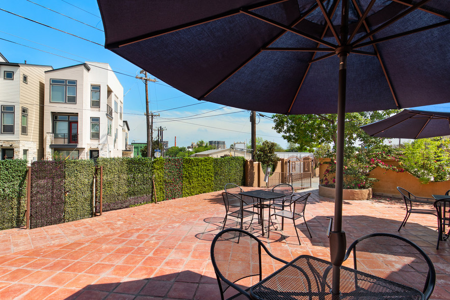 More Photos Of 2121 N Saint Marys St, San Antonio Restaurant For Lease