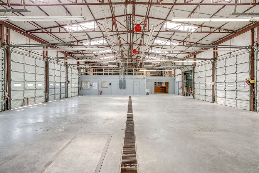 More Photos Of 3040 Ramona Dr, Fort Worth Research And Development For Lease