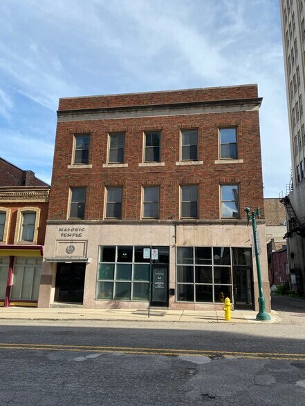 Primary Photo Of 16 E Lawrence St, Pontiac Apartments For Sale