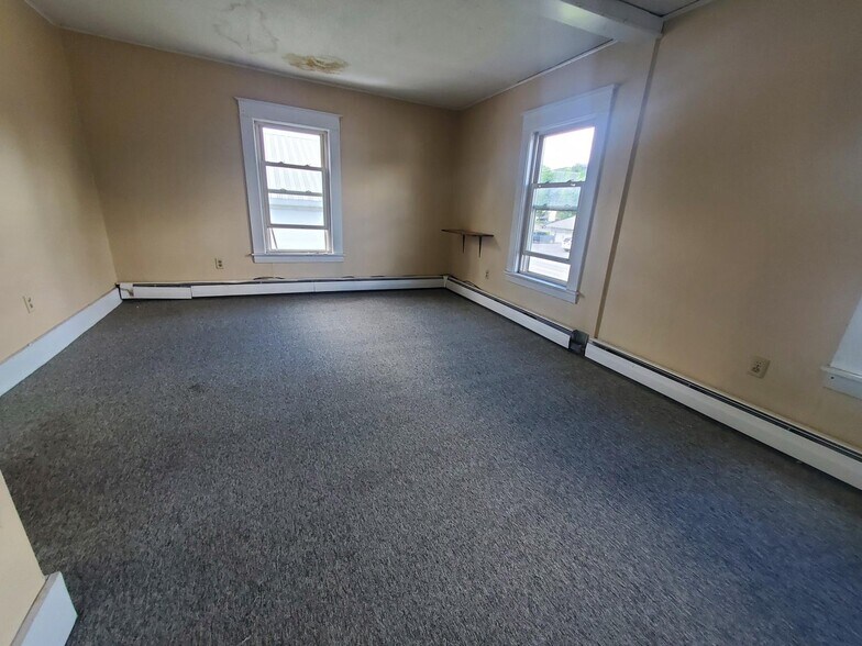 More Photos Of 17 Summer St, Dover-Foxcroft Office For Sale