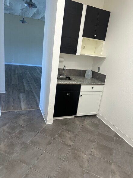 More Photos Of 74050 Alessandro Dr, Palm Desert Medical For Lease