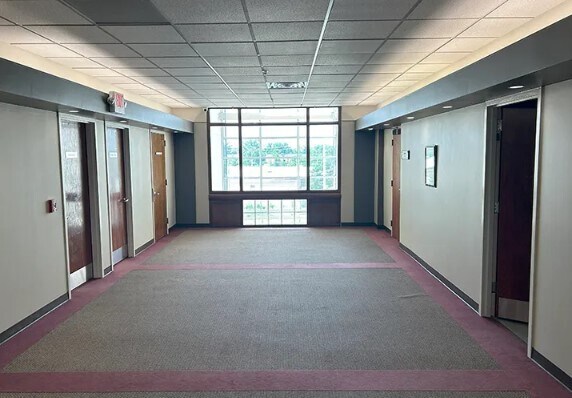 More Photos Of 80 Cottontail Ln, Somerset Office For Lease